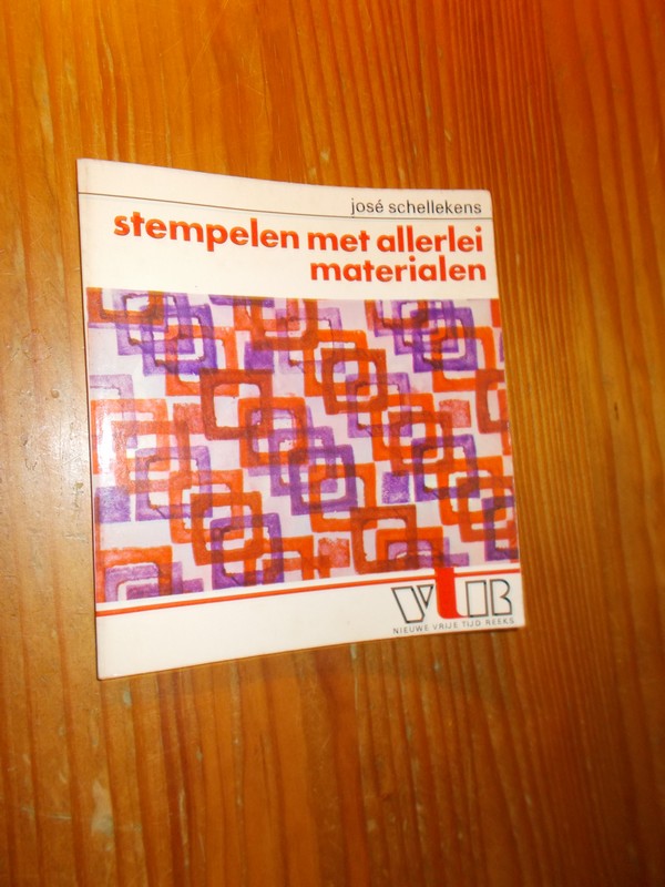 SCHELLEKENS, JOSE, - Stempelen met allerlei materialen.