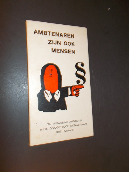 HOFMANN, FRITZ, - Ambtenaren zijn ook mensen. Een verzameling anekdotes bijeen gezocht door (..).