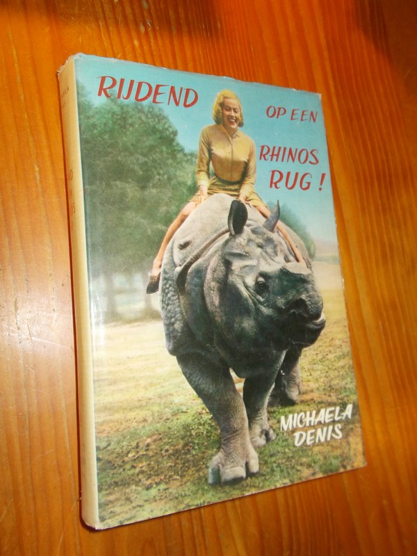 DENIS, MICHAELA, - Rijdend op een Rhinosrug !