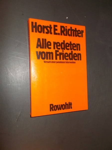 RICHTER, HORST E., - Alle redeten vom Frieden. Versuch einer Paradoxen Intervention.
