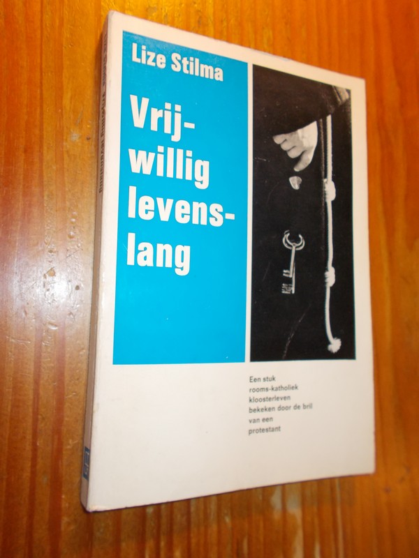 STILMA, LIZE, - Vrijwillig levenslang. Een stuk rooms-katholiek kloosterleven door de bril van een protestant.