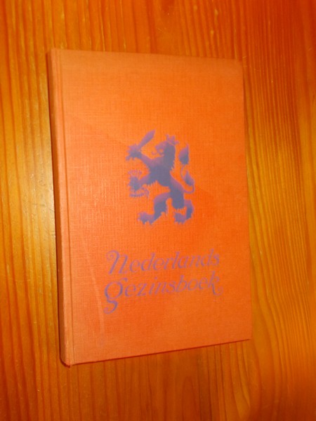 red. - Nederlands gezinsboek.