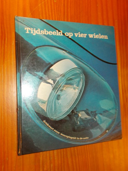 JOODE, TON DE (A.O.), - Tijdsbeeld op vier wielen. Driekwart eeuw weerspiegeld in de auto.