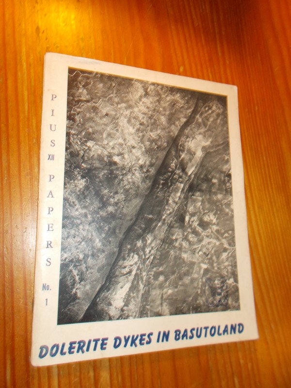 MEIJS, LEO, - Dolerite dykes in Basutoland. With special reference to the geomorphological effects of the dykes and their economic significance.