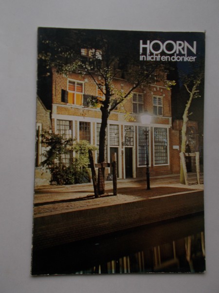 red. - Hoorn in licht en donker. Fotoboek.