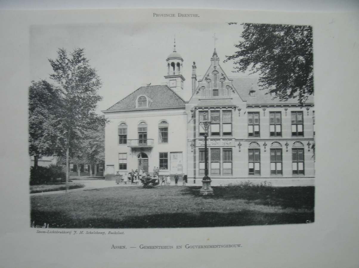 antique print (prent) - Assen. Gemeentehuis en gouvernementsgebouw.