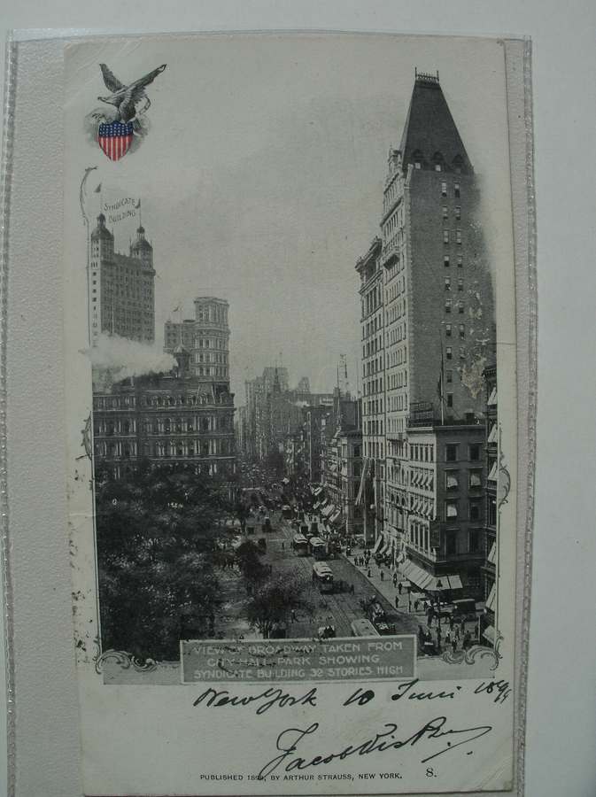 postcard. carte postale. postkarte. - New York. View of Broadway taken from city hall park showing syndicate building, 32 stories high.