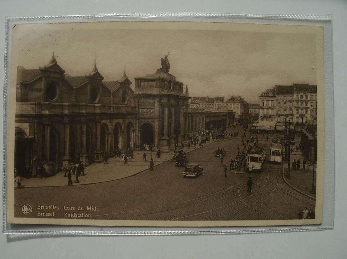 postcard. - Bruxelles. Gare du midi. Brussel Zuidstation. (trams, cars).