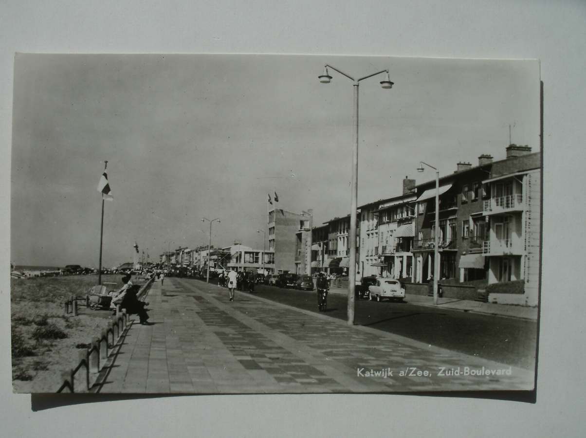 postcard. ansichtkaart. postkarte. - Katwijk a/ Zee. Zuid-boulevard.
