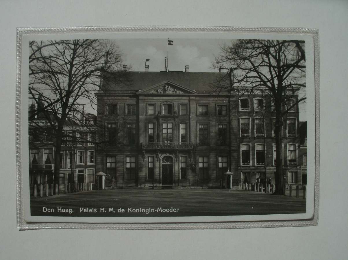 postcard. ansichtkaart. postkarte. - Den Haag. Paleis van H.M. de koningin moeder.