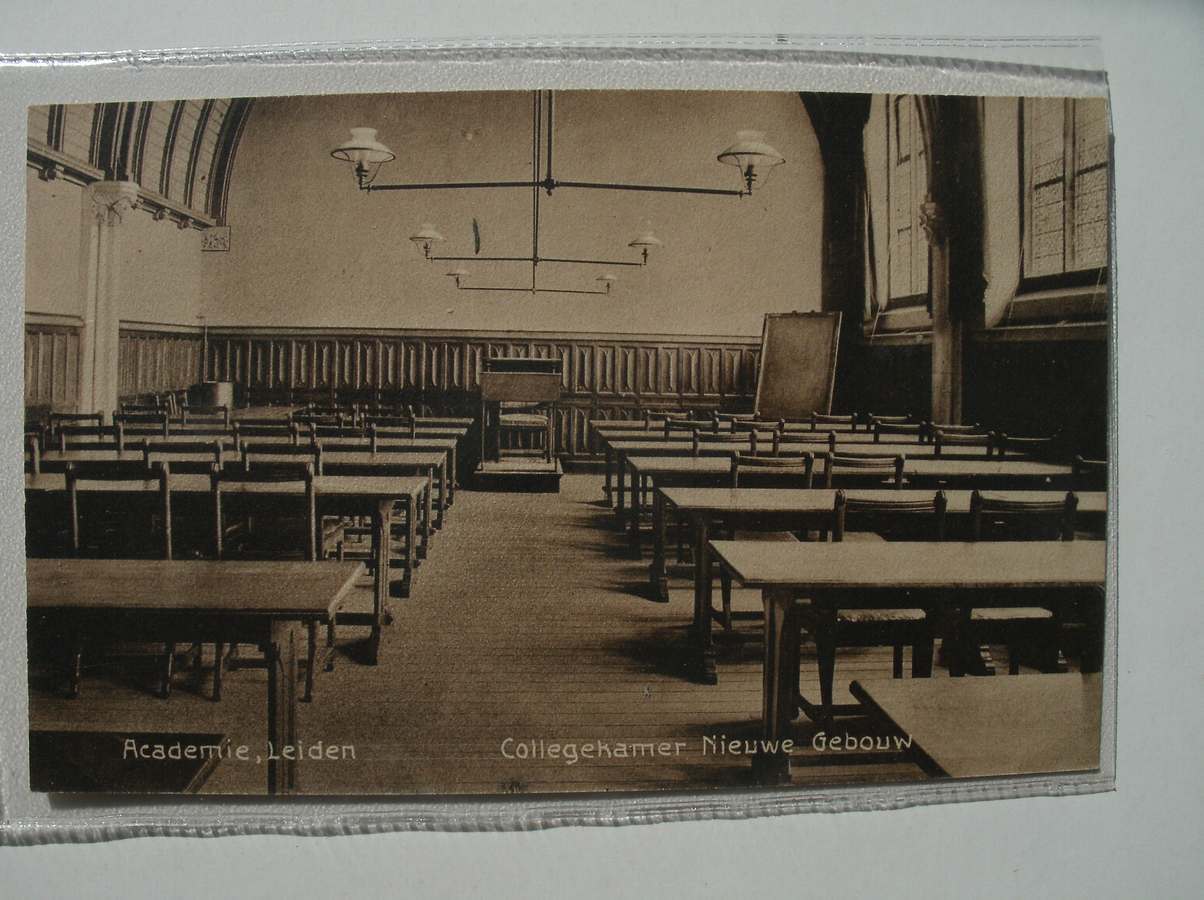 postcard. ansichtkaart. postkarte. - Leiden. Academie. Collegekamer nieuwe gebouw.