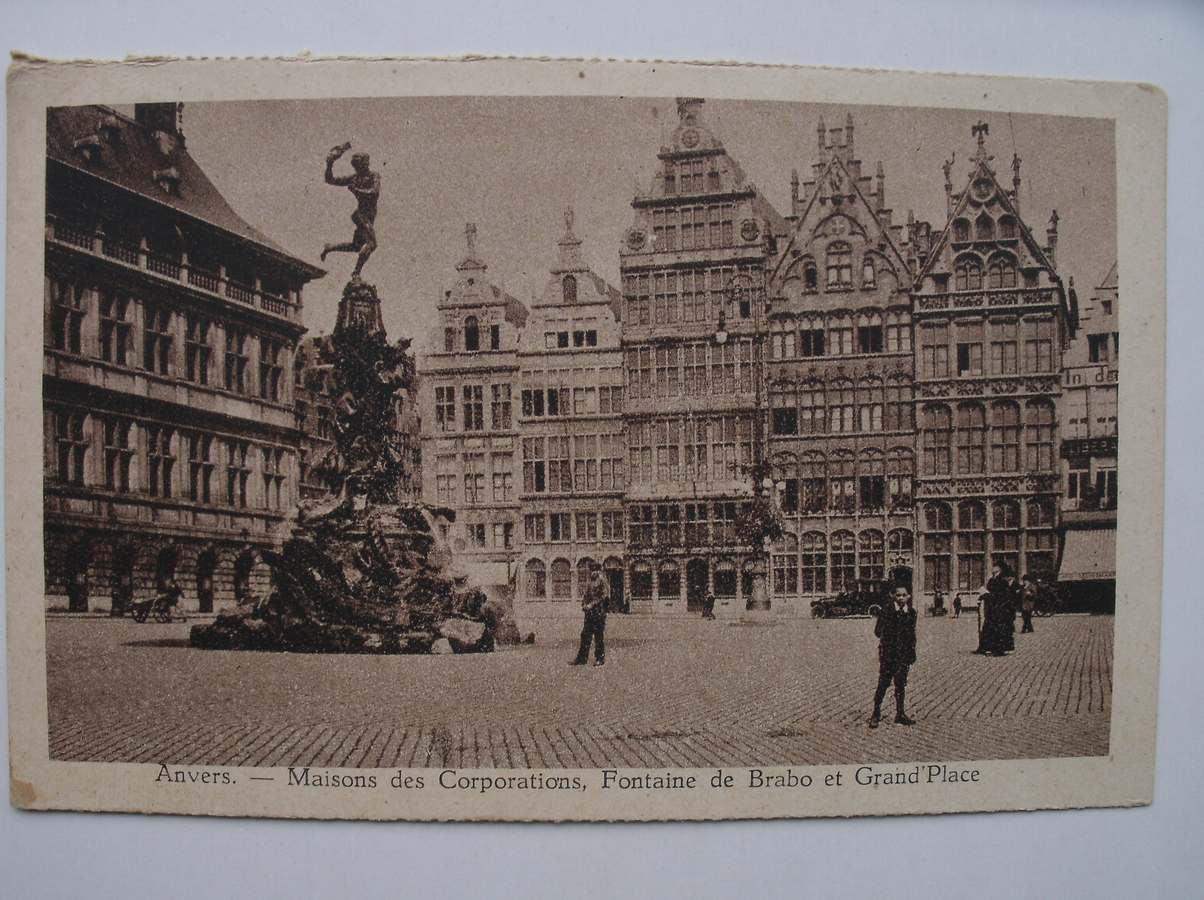 postcard. ansichtkaart. postkarte. - Anvers. Maisons des corporations. Fontaine de Brabo et Grand place. (Antwerpen).