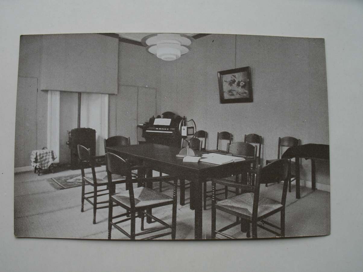 postcard. ansichtkaart. postkarte. - Morgenwijding studio in het centraal secretariaat (voor vrijzinnig protestantisme, nieuwe gracht 27) te Utrecht.