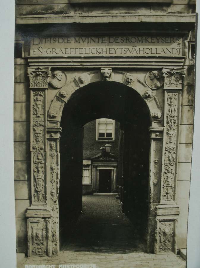 postcard. ansichtkaart. postkarte. - Dordrecht. Muntpoortje.