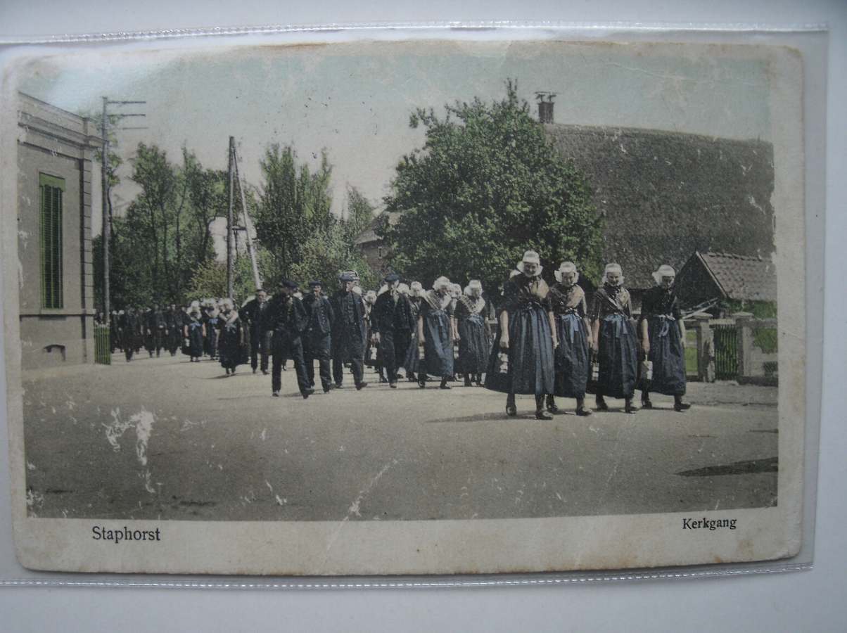 postcard. ansichtkaart. postkarte. - Staphorst. Kerkgang.