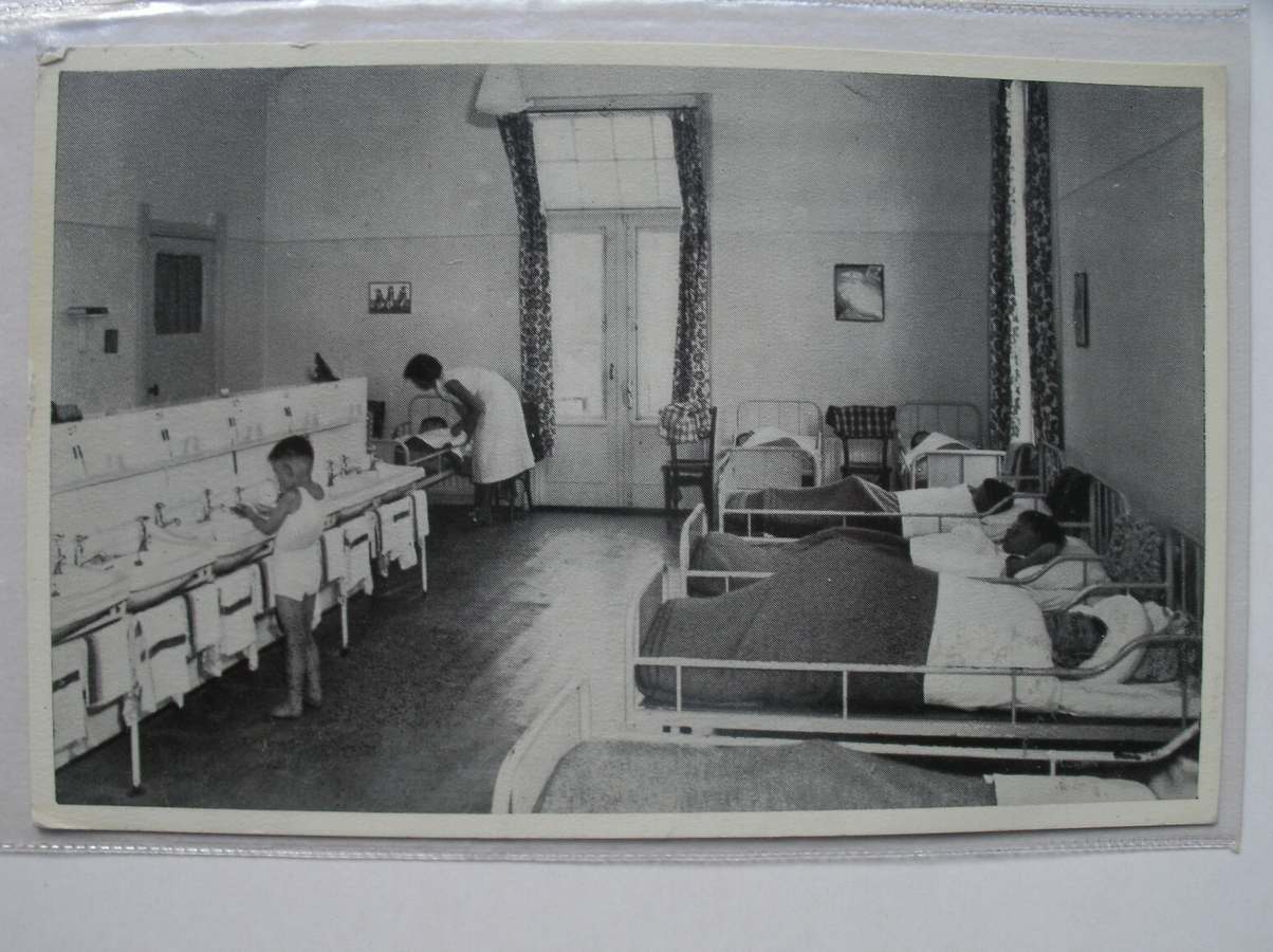 postcard. ansichtkaart. postkarte. - Koloniehuis te Lunteren van de Vrijz. Chr. Gezondheidskolonie Naar Buiten.