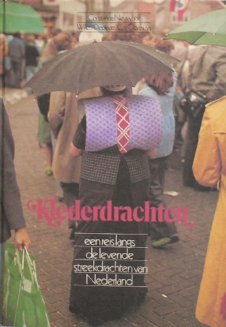 OORTHUYS, CAS & DIEPDAM, WILLEM & NIEUWHOFF, C., - Klederdrachten. Een reis langs de levende streekdrachten van Nederland.