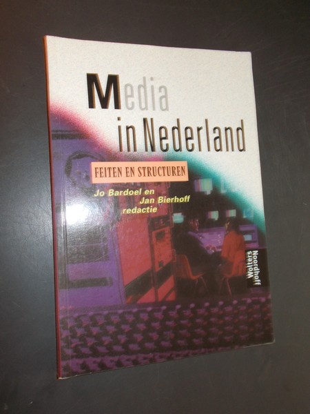 BARDOEL, JO & BIERHOFF, JAN (RED.), - Media in Nederland. Feiten en structuren.