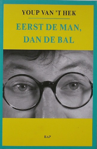 HEK, YOUP VAN `T, - Eerst de man dan de bal.