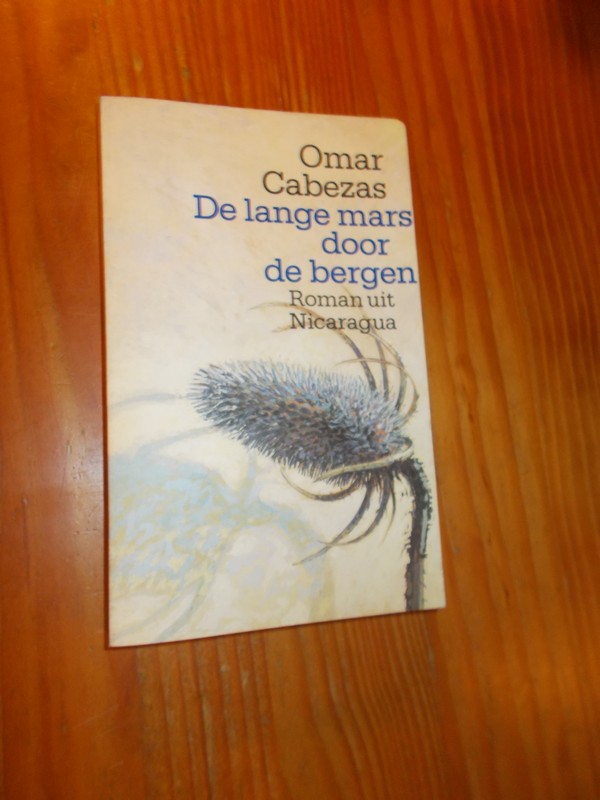 CABEZAS, OMAR, - De lange mars door de bergen. Roman uit Nicaragua.