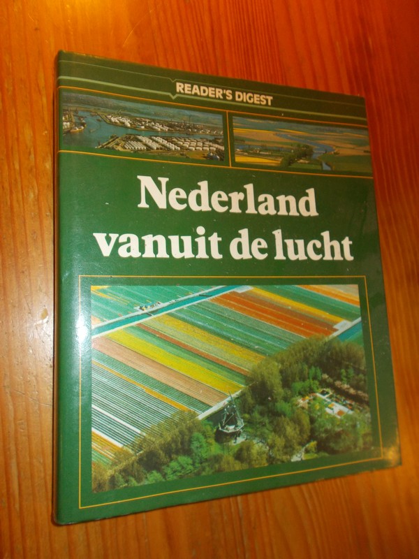 red. - Nederland vanuit de lucht.