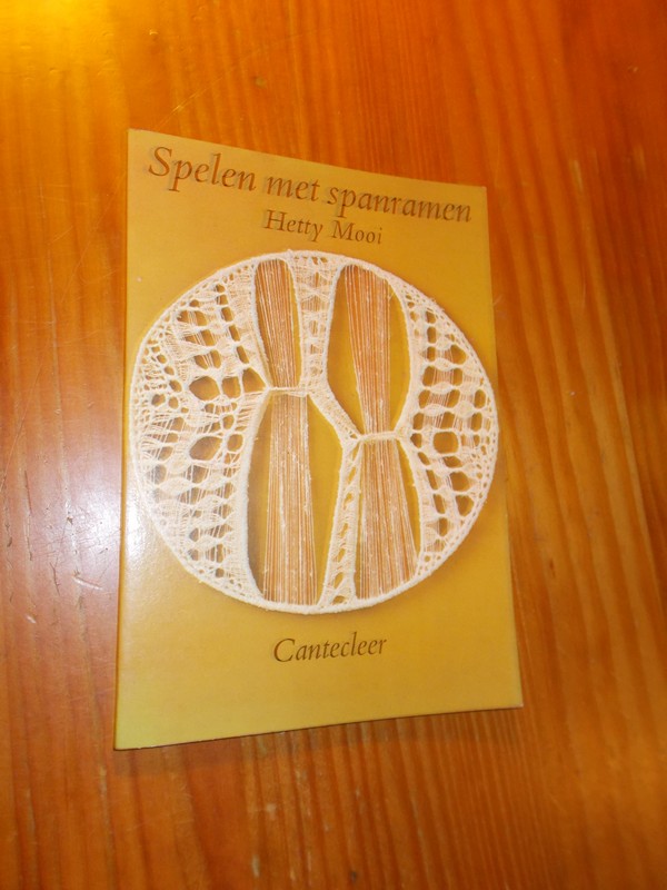 MOOI, HETTY, - Spelen met spanramen.