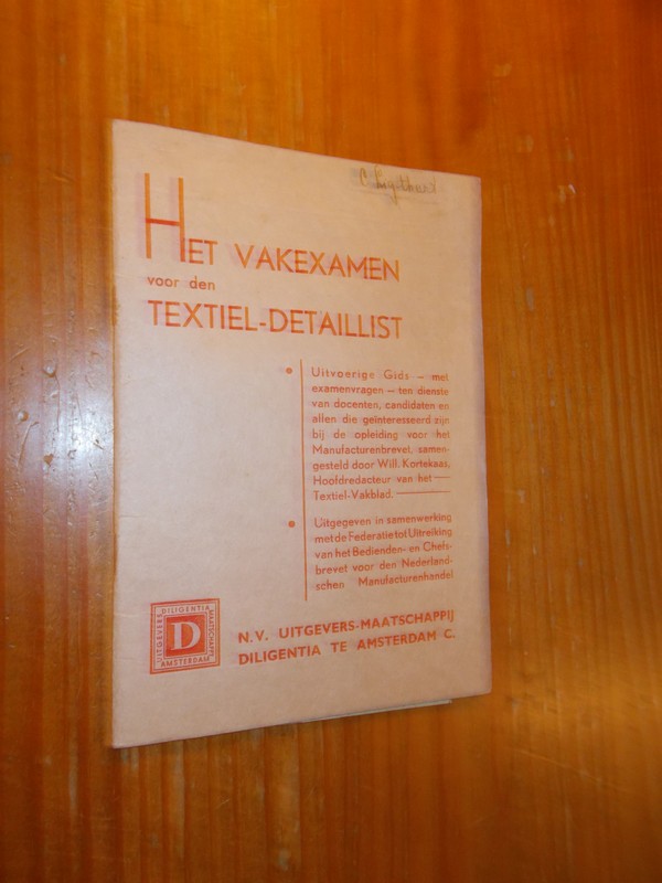 nn. - Het vakexamen voor den textiel-detaillist.