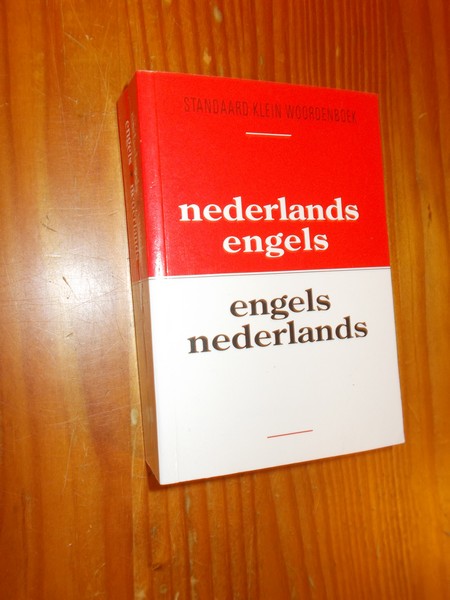 red. - Standaard klein woordenboek. Nederlands Engels. Engels Nederlands.