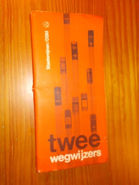 map. kaart. - Twee wegwijzers. Staatsmijnen DSM.