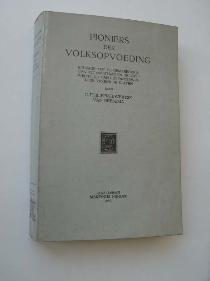 PHILIPPI-SIEWERTSZ VAN REESEMA, C., - Pioniers der volksopvoeding. Bijdrage tot de geschiedenis van het ontstaan en de ontwikkeling van het onderwijs in de Verenigde Staten.
