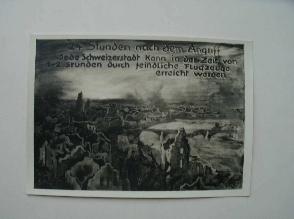 ansichtkaart. postcard. postkarte. - 24 Stunden nach dem Angriff Jede Schweizerstadt Kann in der Zeit von 1-2 Stunden durch Feindliche Flugzeuge erreicht werden.