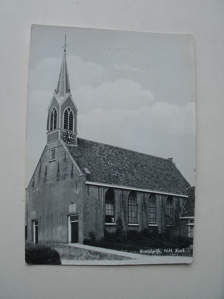 postcard. ansichtkaart. postkarte. - Brandwijk. N.H. kerk.