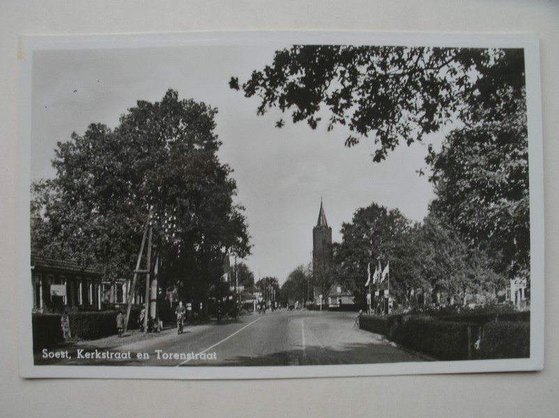 postcard. ansichtkaart. postkarte. - Soest. Kerkstraat en torenstraat.