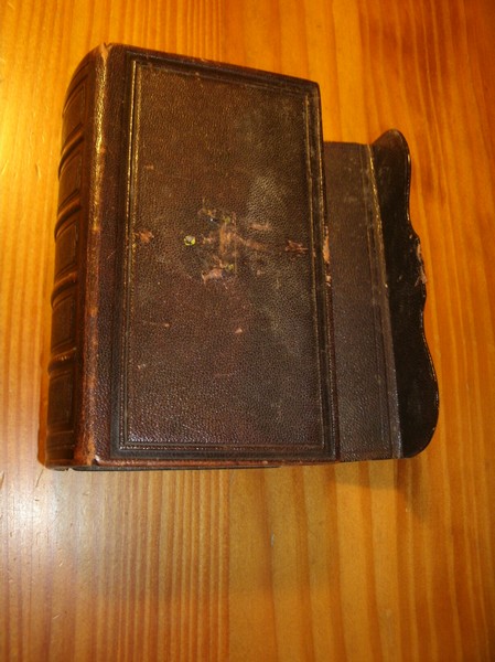 Statenbijbel. - Het nieuwe testament of alle boeken des nieuwen verbondes (..). Ingerigt overeenkomstig de thans meest gebruikelijke taal en spelling.