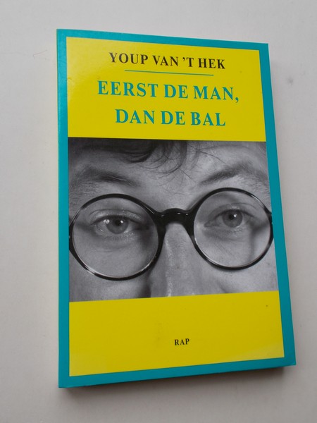 HEK, YOUP VAN `T, - Eerst de man dan de bal.