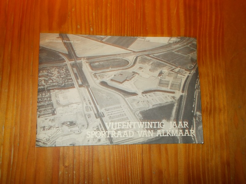BAKKUM, P. & FLORIS, G.F. (Samenst.), - Vijfentwintig jaar sportraad van Alkmaar.