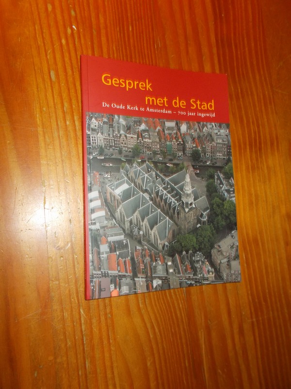 BRINKGREVE, CHRISTIEN (E.A.), - Gesprek met de stad. De oude kerk te Amsterdam 700 jaar ingewijd.