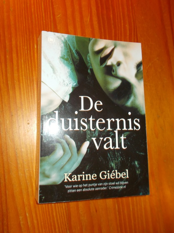 GIEBEL, KARINE, - De duisternis valt.