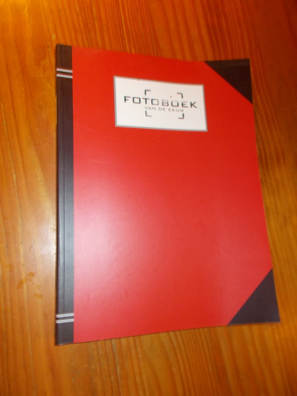 SIMONS, W.J., - Fotoboek van de eeuw.