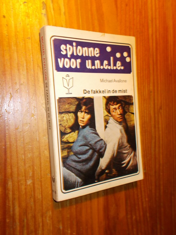 AVALLONE, M., - De fakkel in de mist.