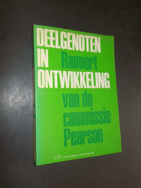 PEARSON, LESTER B. (A.O.), - Deelgenoten in ontwikkeling. Rapport van de commissie Pearson.