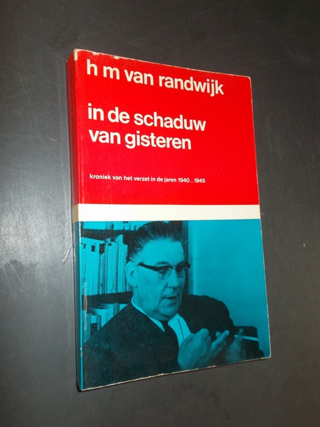 RANDWIJK, H.M. VAN, - In de schaduw van gisteren.