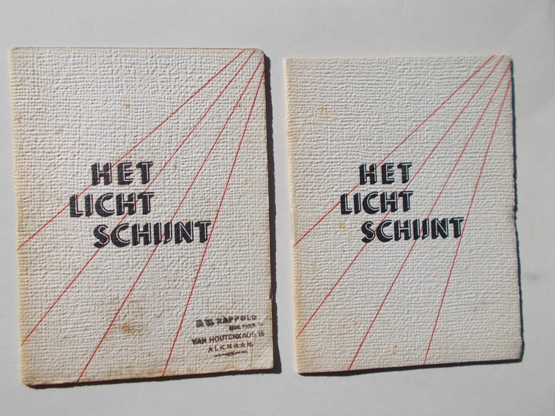 RED.- - Het licht schijnt. Bundeltje gebeden en psalmen.